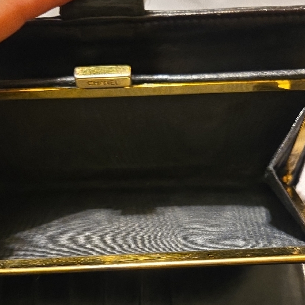 CHANEL Black Leather Card Holder with Gold Chain - Picture 4 of 11